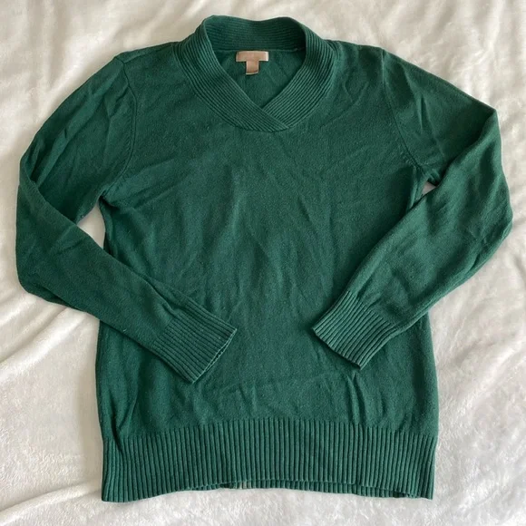 Evergreen v-neck sweater - Picture 1 of 17